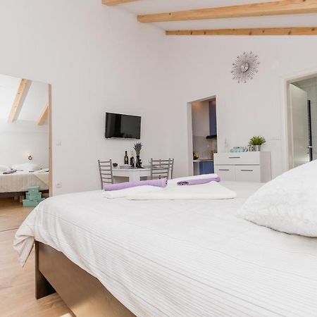 Studio Apartment Harmony Np Krka โลโซวาซ ภายนอก รูปภาพ