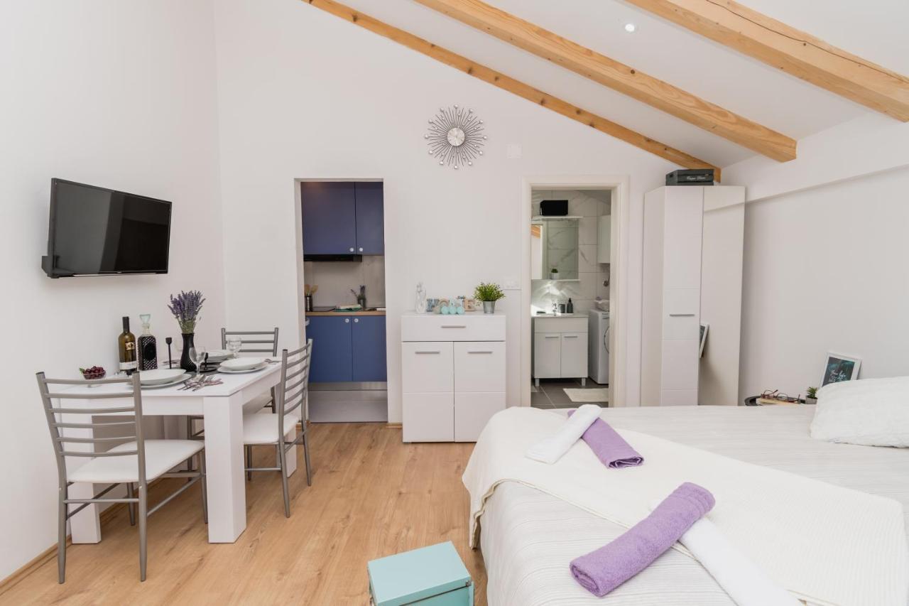 Studio Apartment Harmony Np Krka โลโซวาซ ภายนอก รูปภาพ