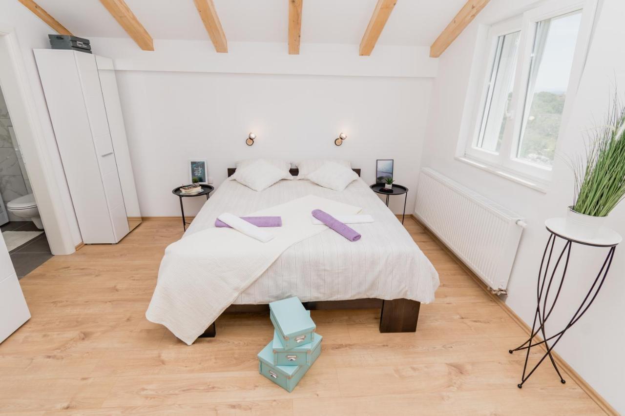 Studio Apartment Harmony Np Krka โลโซวาซ ภายนอก รูปภาพ