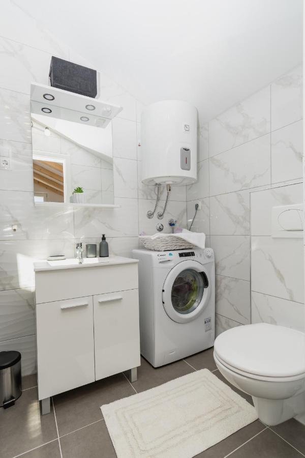 Studio Apartment Harmony Np Krka โลโซวาซ ภายนอก รูปภาพ