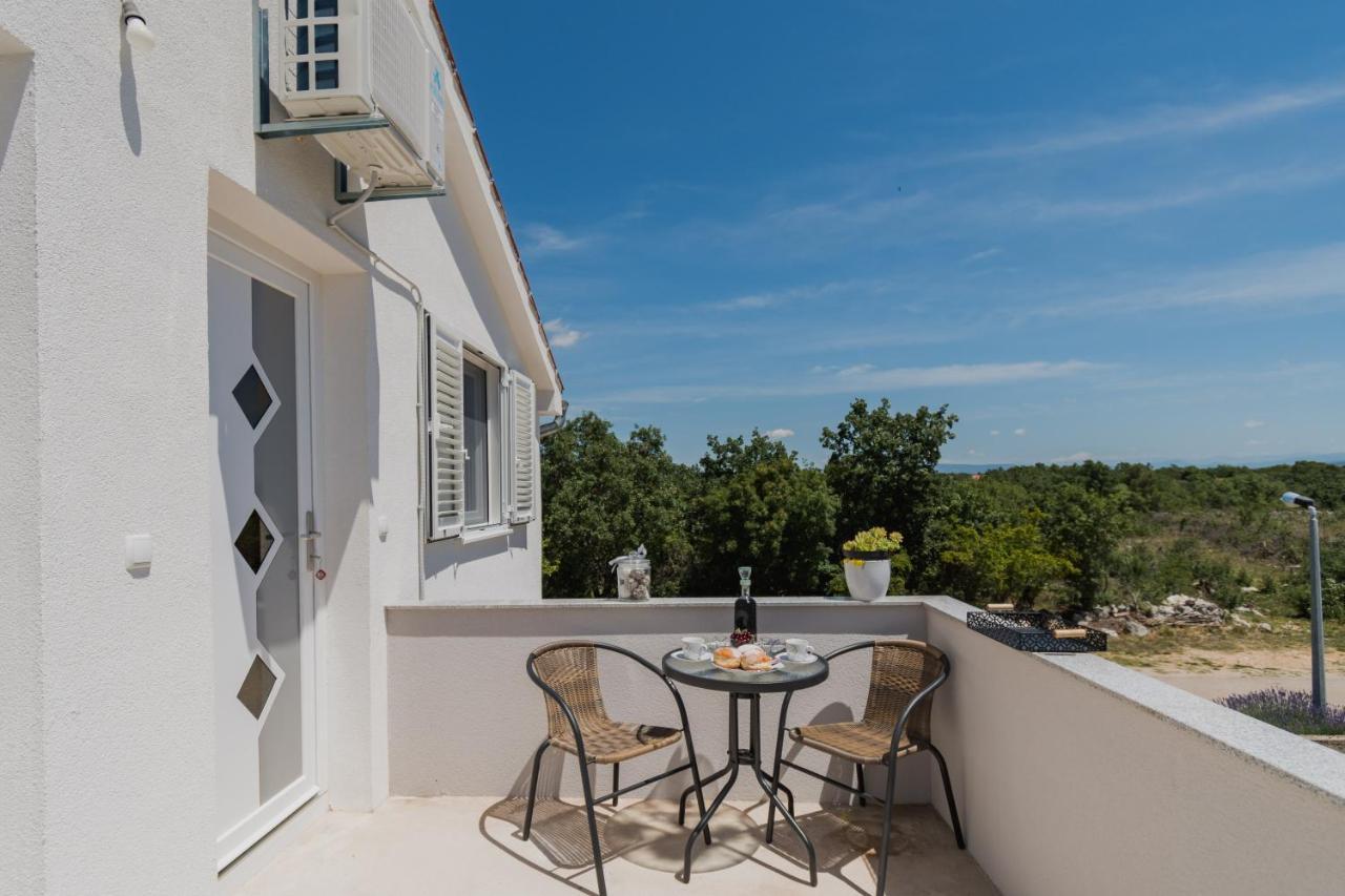 Studio Apartment Harmony Np Krka โลโซวาซ ภายนอก รูปภาพ