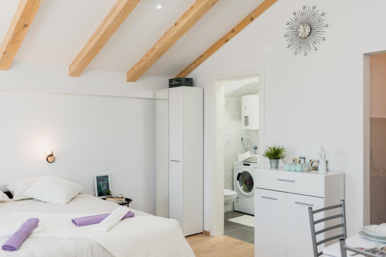 Studio Apartment Harmony Np Krka โลโซวาซ ภายนอก รูปภาพ