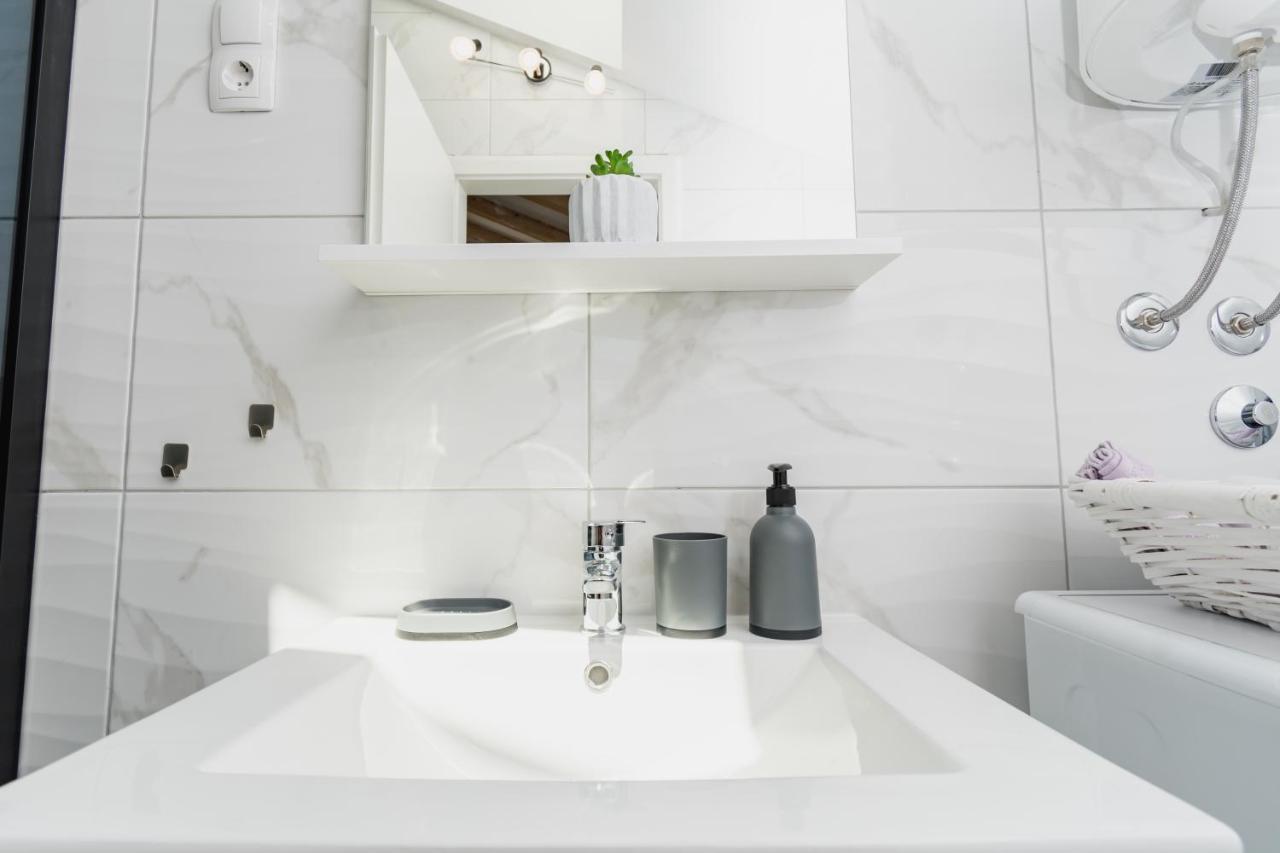 Studio Apartment Harmony Np Krka โลโซวาซ ภายนอก รูปภาพ