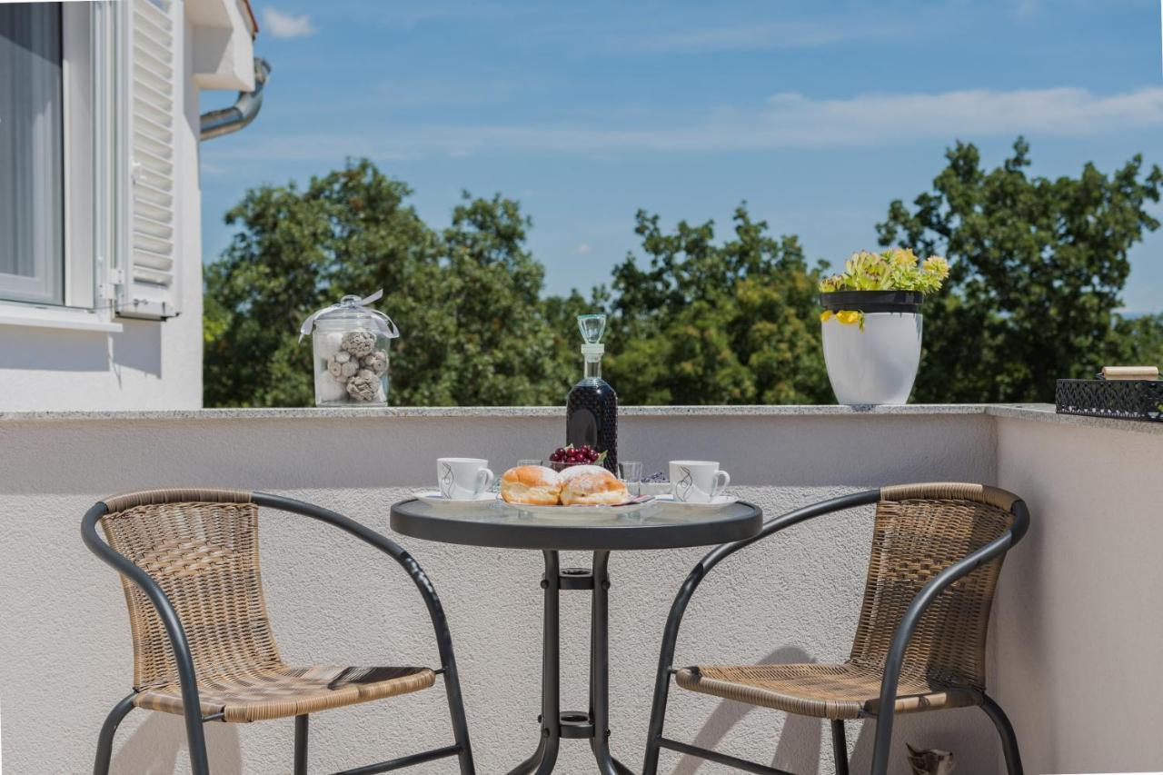 Studio Apartment Harmony Np Krka โลโซวาซ ภายนอก รูปภาพ